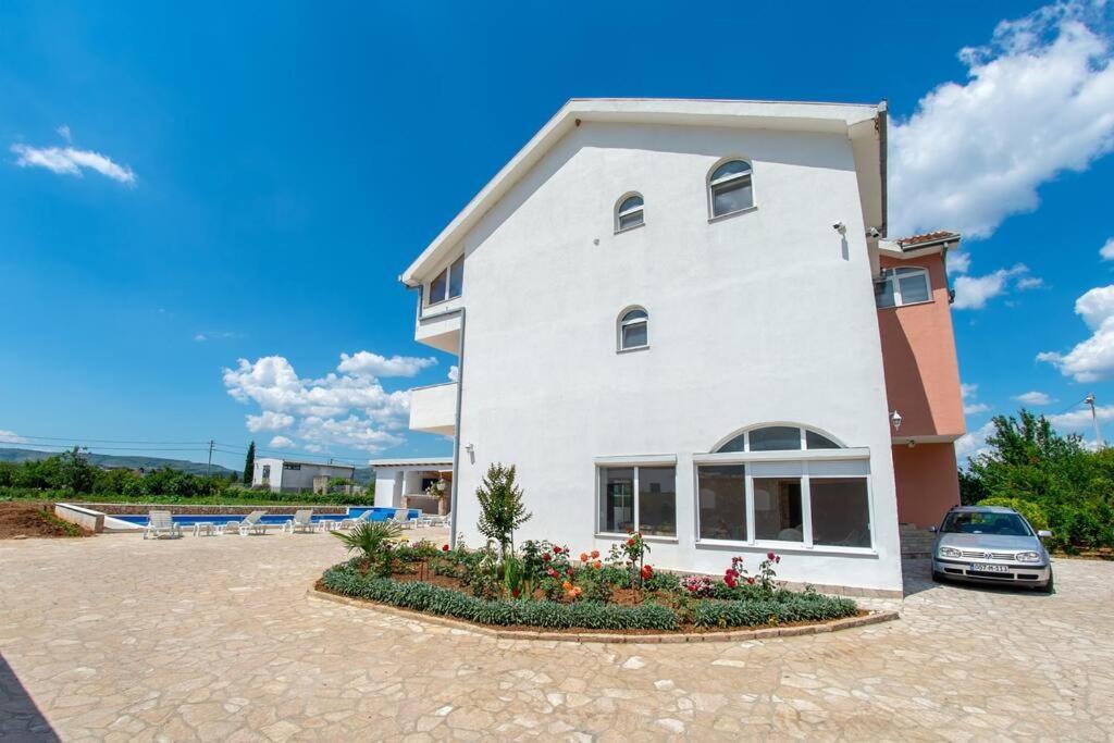 Villa ATL largest private pool in Bosnia Blagaj Esterno foto