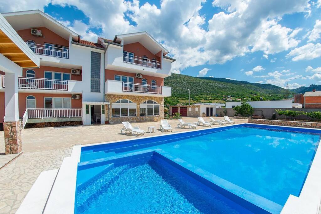 Villa ATL largest private pool in Bosnia Blagaj Esterno foto