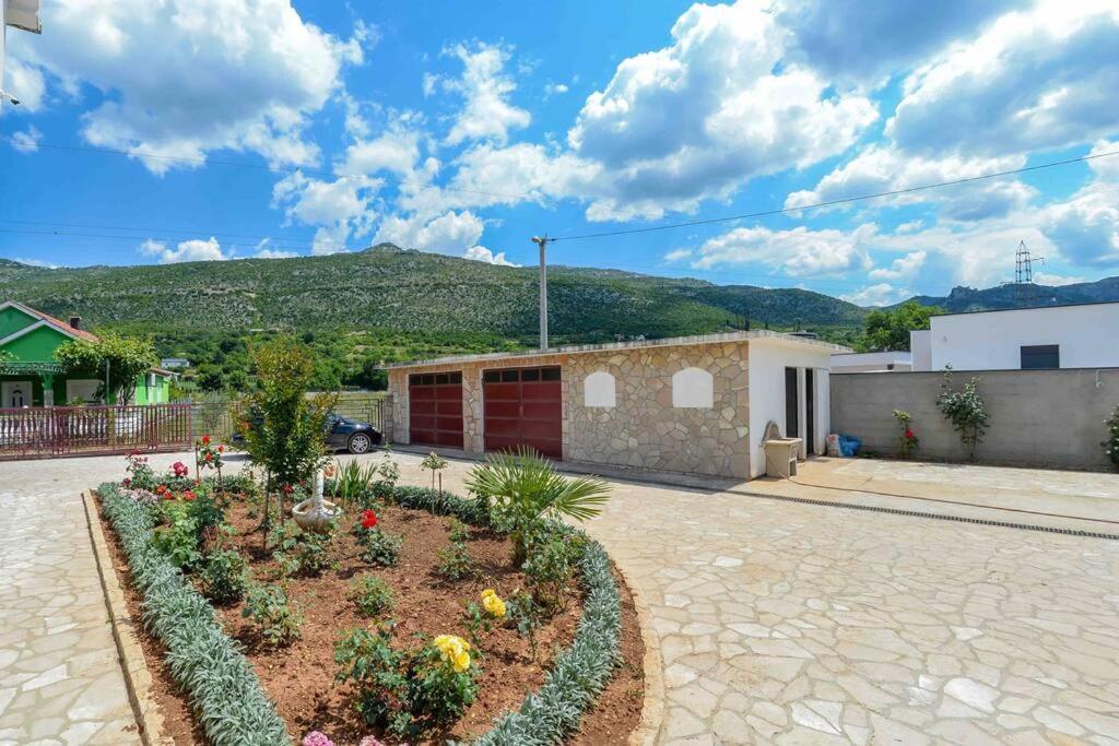 Villa ATL largest private pool in Bosnia Blagaj Esterno foto